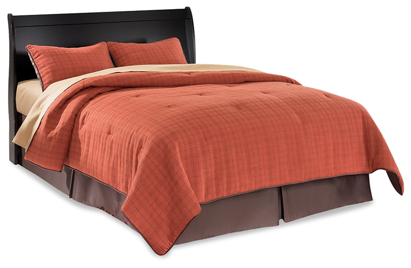 Huey Vineyard Queen Sleigh Headboard Bed with Mirrored Dresser