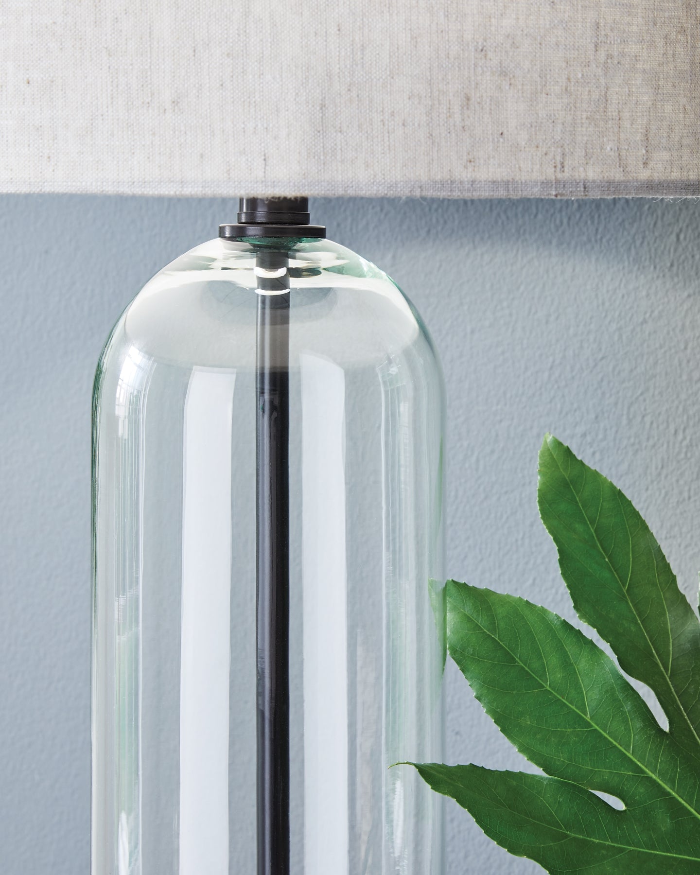 Ashley Express - Kerrbrook Glass Table Lamp (1/CN)